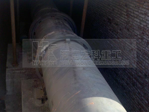 新疆哈密雙段陶?；剞D窯生產現(xiàn)場